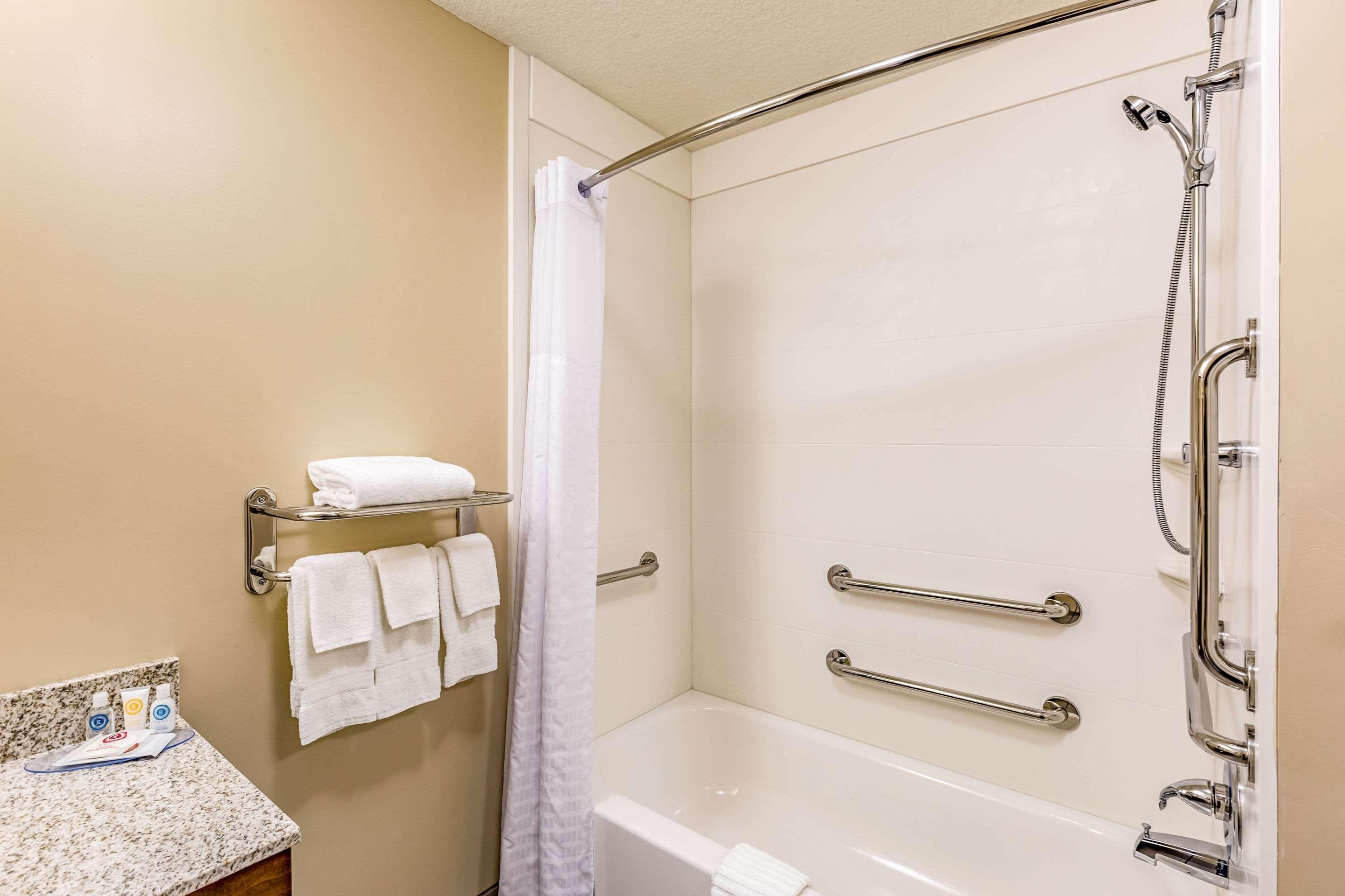 Comfort Inn Altoona-Des Moines Bagian luar foto