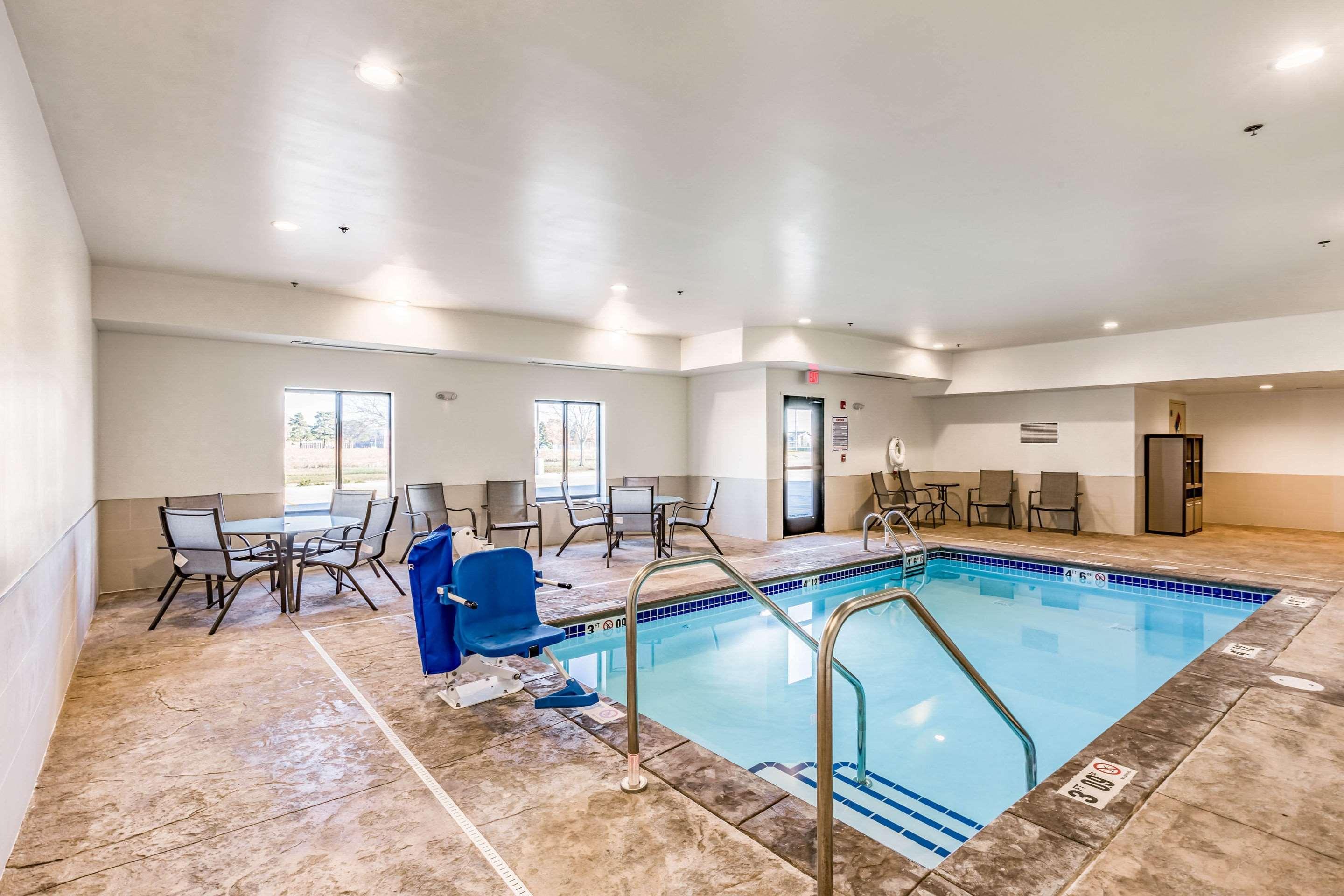 Comfort Inn Altoona-Des Moines Bagian luar foto