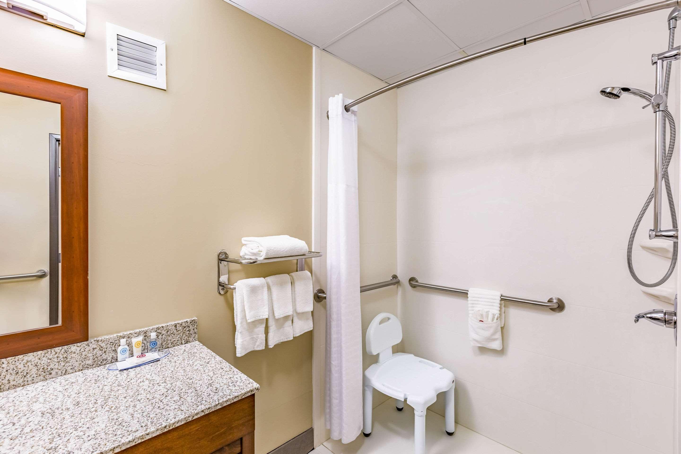 Comfort Inn Altoona-Des Moines Bagian luar foto