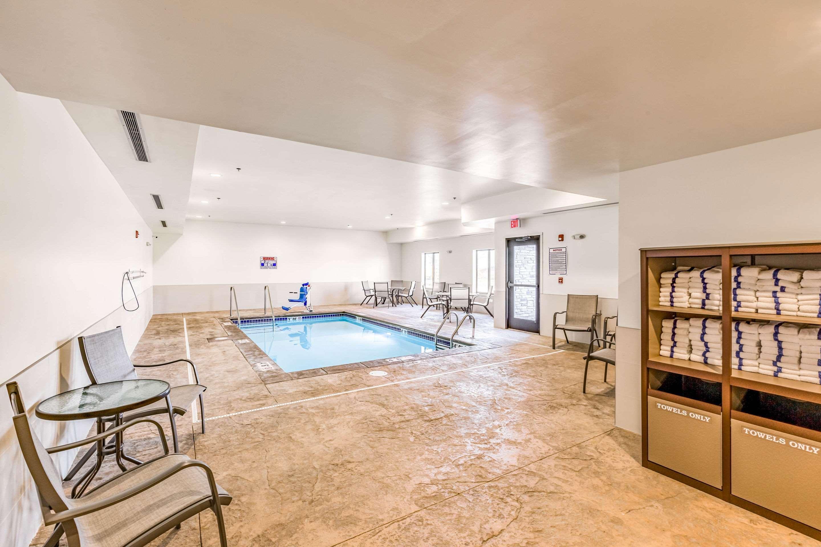 Comfort Inn Altoona-Des Moines Bagian luar foto