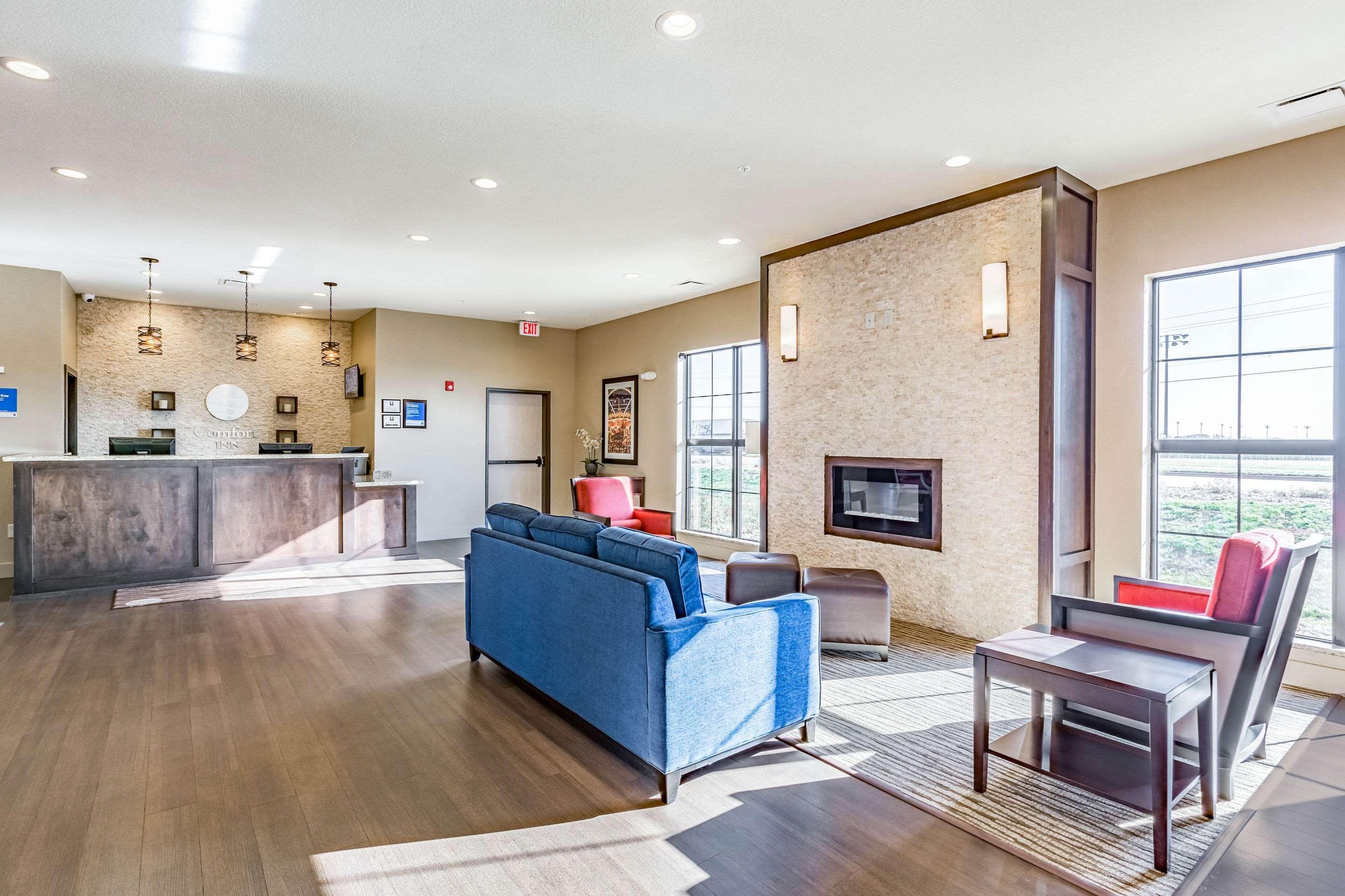 Comfort Inn Altoona-Des Moines Bagian luar foto