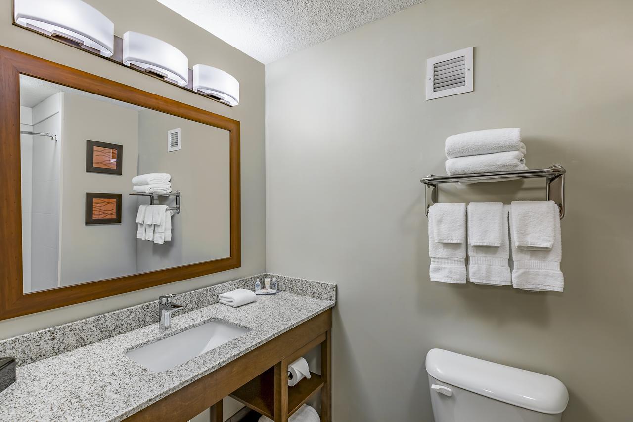 Comfort Inn Altoona-Des Moines Bagian luar foto